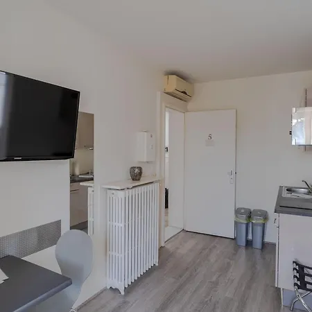 La De L'orangerie Apartment *
