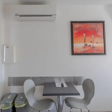 La De L'orangerie Apartment *