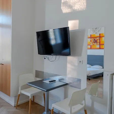 La De L'orangerie Apartment